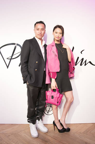 左から フィリップ・リムさん、大政 絢さん