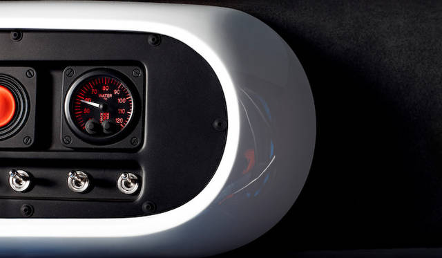 renault_twinrun_concept_24 2つあるアナログメーターは、左が油温計、右が水温計