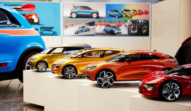 renault_twinrun_concept_47 ライフサイクル コンセプトに基づく近年のコンセプトカーたち。手前からLove=「デジール(De Zir)」、Exploration=「キャプチャー(Captur)」、Family=「Rスペース(R Space)」、Work=「フレンディジー(Frendzy)」。今回のトゥインランは、双子のトウィンジーと合わせて、Playを表現する。