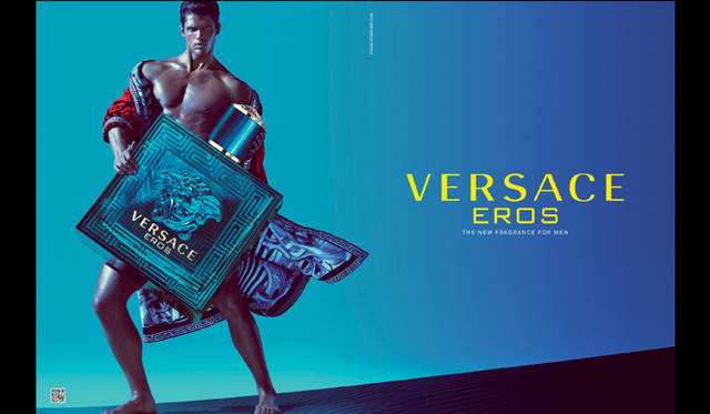 <strong>VERSACE｜ヴェルサーチ</strong>　ファッションフォトグラファーデュオ「マート＆マーカス」によって撮影された「エロス」のビジュアル