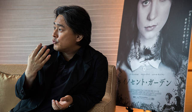 <strong>MOVIE｜『イノセント・ガーデン』</strong>　「この作品は、劇中で銃撃戦が起こるわけではなく、大仰な事件が展開するというわけでもありません。ディテールは、この映画にとって“命”ともいえるでしょう」（パク監督）　©2012 Twentieth Century Fox. All Rights Reserved