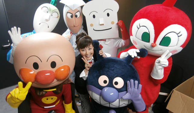 <strong>戸田恵子｜愛知、三重、京都　桜ほころぶ三都を行く</strong>　着ぐるみたちとのショーにも参加して盛り上がりました