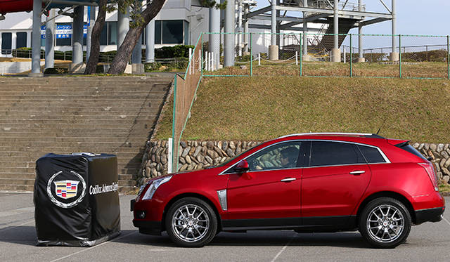 「フォワード コリジョン アラート（前方衝突事前警告機能）」のテスト風景