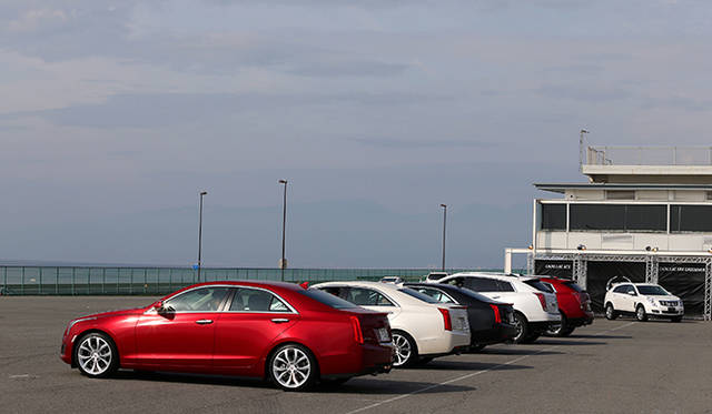 デモンストレーション体験が開催された大磯ロングビーチ。キャデラック最新モデル「ATS」もテストカーとして用意された