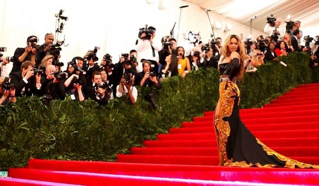 <strong>ART FILE 19｜「Punk: Chaos to Couture」</strong>　ビヨンセ・ノウルズ　Courtesy of The Metropolitan Museum of Art/BFAnyc.com