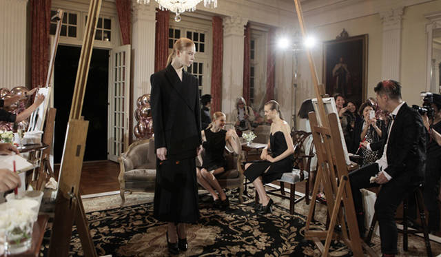 <strong>STELLA McCARTNEY｜ステラ マッカートニー</strong> 英国大使館で秋冬コレクションのプレゼンテーションを実施