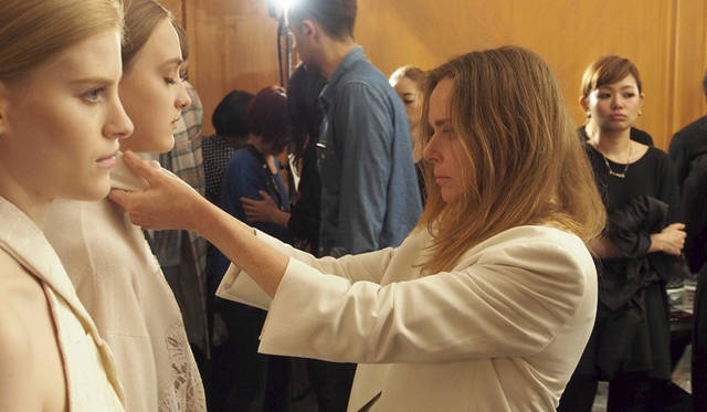 <strong>STELLA McCARTNEY｜ステラ マッカートニー</strong> 英国大使館で秋冬コレクションのプレゼンテーションを実施