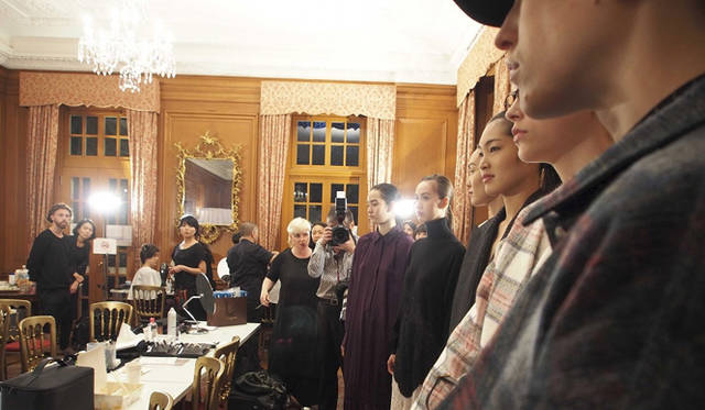 <strong>STELLA McCARTNEY｜ステラ マッカートニー</strong> 英国大使館で秋冬コレクションのプレゼンテーションを実施