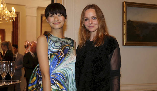 <strong>STELLA McCARTNEY｜ステラ マッカートニー</strong> 英国大使館で秋冬コレクションのプレゼンテーションを実施