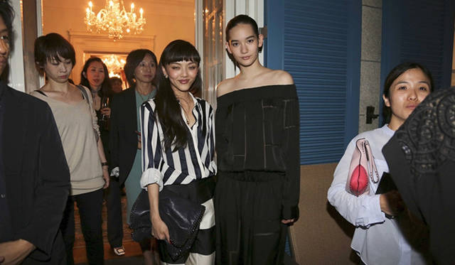 <strong>STELLA McCARTNEY｜ステラ マッカートニー</strong> 英国大使館で秋冬コレクションのプレゼンテーションを実施