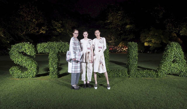 <strong>STELLA McCARTNEY｜ステラ マッカートニー</strong> 英国大使館で秋冬コレクションのプレゼンテーションを実施