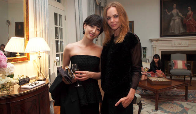 <strong>STELLA McCARTNEY｜ステラ マッカートニー</strong> 英国大使館で秋冬コレクションのプレゼンテーションを実施