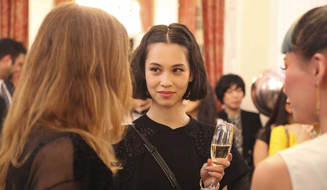 <strong>STELLA McCARTNEY｜ステラ マッカートニー</strong> 英国大使館で秋冬コレクションのプレゼンテーションを実施