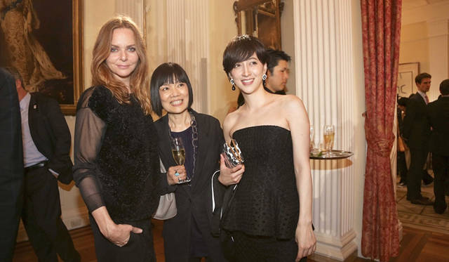 <strong>STELLA McCARTNEY｜ステラ マッカートニー</strong> 英国大使館で秋冬コレクションのプレゼンテーションを実施