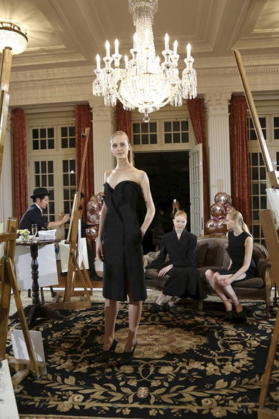 <strong>STELLA McCARTNEY｜ステラ マッカートニー</strong>　英国大使館で秋冬コレクションのプレゼンテーションを実施