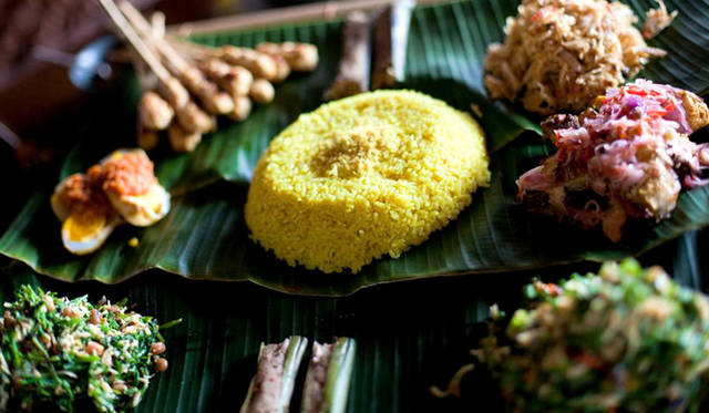 美味しいインドネシア料理も旅の楽しみ