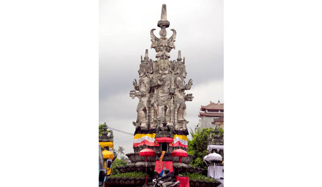 「神々の島」として知られるバリ島では、いたるところで神たちに出会うことができる