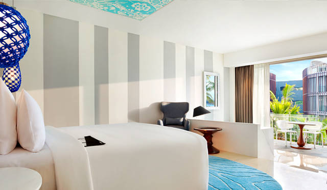 バスルームは都会的ながらも、リゾートながらの開放感が