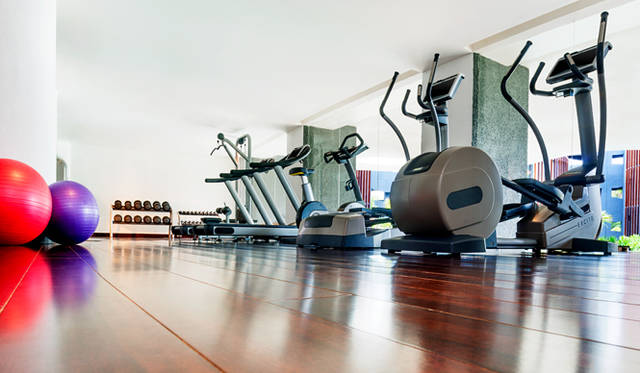 オープン当日、ロビーではゲストたちに祝いのバリ舞踏が披露された