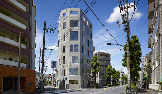 <strong>「沼袋の集合住宅」</strong>　上層階になるにつれ、ボリュームが細くなっていく建築　撮影:Toshiyuki Yano