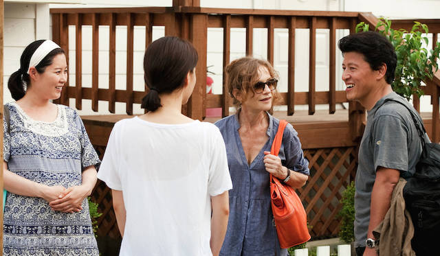 <strong>MOVIE｜『3人のアンヌ』</strong>　左からムン・ソリ、イザベル・ユペール、クォン・ヘヒョ