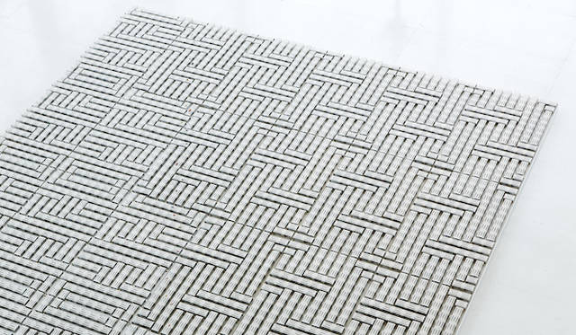 ©Louis Vuitton / Jérémie Souteyrat<br />Courtesy of Espace Louis Vuitton Tokyo<br /><br />Carmageddon / Motorway, 2012<br />Carmageddonは2012年にドイツのカッセルで開かれた『ドクメンタ（13）』に出展された、巨大な壁面作品の3分の1をもちいてつくられた。