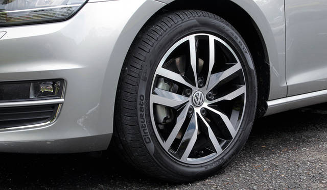 今回撮影車両に装着されていたホイールは「DCCパッケージ（アダクティブシャシーコントロール“DCC”）」を選択時に装着される（14万7,000円）