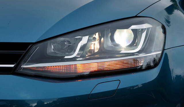 トレンドラインやコンフォートラインではヘッドライト周りのLEDライトは採用されない