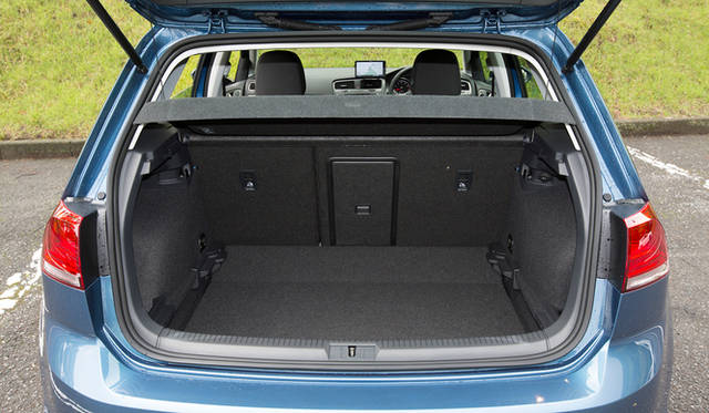 ラゲッジ容量は通常380リットルを確保。後部座席を折りたたむことで1,270リットルもの空間を確保することができる