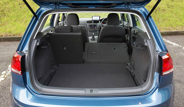 ラゲッジ容量は通常380リットルを確保。後部座席を折りたたむことで1,270リットルもの空間を確保することができる