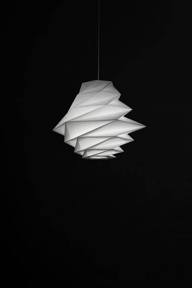 <strong>ISSEY MIYAKE｜イッセイ ミヤケ</strong>　「陰翳 IN-EI ISSEY MIYAKE」　「FUKUROU」6万3000円 Photo by Hiroshi Iwasaki © Miyake Design Studio 2012