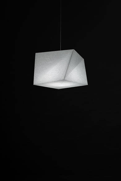 <strong>ISSEY MIYAKE｜イッセイ ミヤケ</strong>　「陰翳 IN-EI ISSEY MIYAKE」　「HAKOFUGU」5万4600円 Photo by Hiroshi Iwasaki © Miyake Design Studio 2012