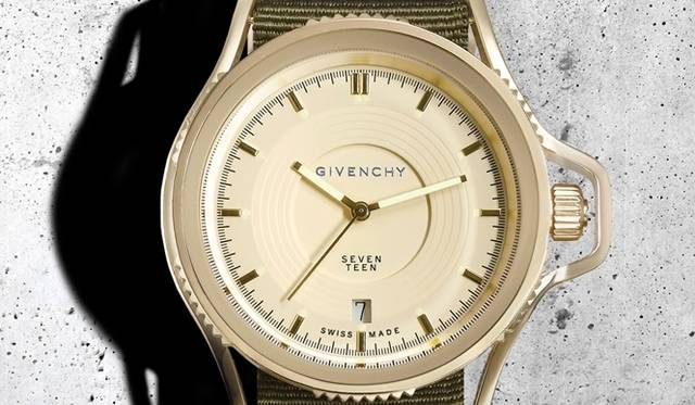 <strong>GIVENCHY BY RICCARDO TISCI｜リカルド・ティッシが手がけた初のウォッチが誕生</strong>　ゴールド　