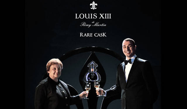 <strong>LOUIS XIII｜ルイ13世</strong>　「ルイ13世 レア・カスク42.6」　左／現セラーマスターのピエレット・トリシェ。右／副セラーマスターのバプティスト・ロワゾー