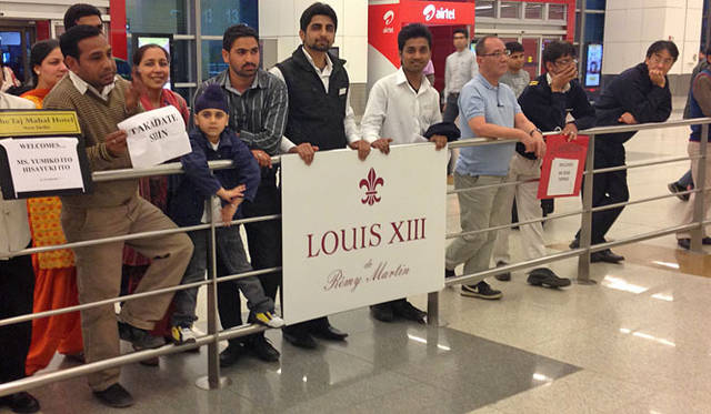 <strong>LOUIS XIII｜ルイ13世<</strong>　「ルイ13世 レア・カスク42.6」プレスツアー　インディラ・ガンディー国際空港での出迎え