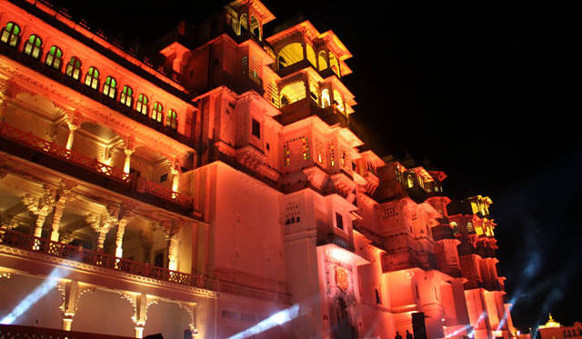 <strong>LOUIS XIII｜ルイ13世<</strong>　「ルイ13世 レア・カスク42.6」プレスツアー　シティ・パレスの中庭がディナーの会場