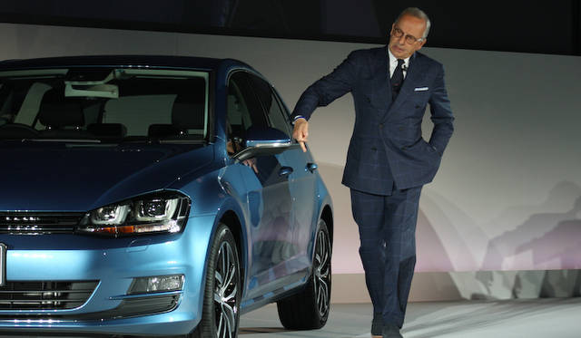 ゴルフのデザインを解説するワルター デ シルヴァ