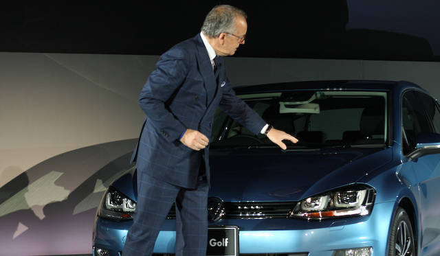 ゴルフのデザインを解説するワルター デ シルヴァ