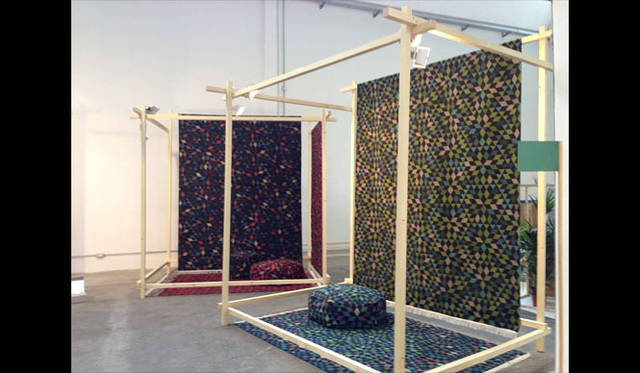 <strong>青木昭夫がリポートする「2013年サローネビューイング」</strong>　「Juice」オランダ人デザイナー、ベルトヤン・ポットによるひし形を連続させた美しい柄のラグ。草花のような配色が心を落ち着かせる