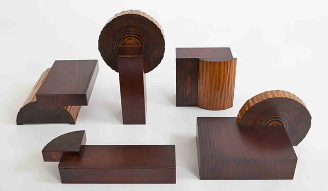 <strong>青木昭夫がリポートする「2013年サローネビューイング」</strong>　「Rosanna Orlandi（ロッサーナ・オルランディ）」BCXSYは日本の床の間に多く使用されている北山杉という銘木を用い、アートピースのような箱を発表した