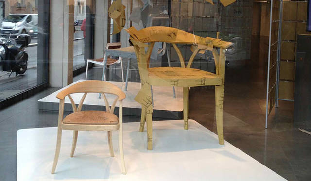 <strong>青木昭夫がリポートする「2013年サローネビューイング」</strong>　「DePadova」ミケール・デ・ルッキが手がけた新作Donzella。座面に藁（わら）を用い、農工具にあるような伝統的なディテールを現代に再現させた