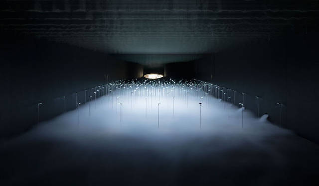 <strong>青木昭夫がリポートする「2013年サローネビューイング」</strong>　「Kaneka（カネカ）」照明演出を岡安泉照、布の開発を安東陽子、空間設計を大野 力が担当した。Photo by Takumi Ota