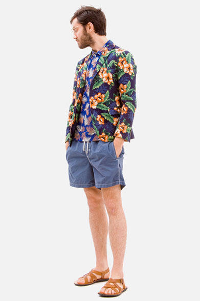 <strong>BEAUTY&YOUTH UNITED ARROWS</strong>　「Web LOOK BOOK “LOOKS” 2013 SUMMER」　ジャケット1万8900円、ポロシャツ8190円、ショーツ7980円、アイウェア1万9950円、サンダル1万3650円