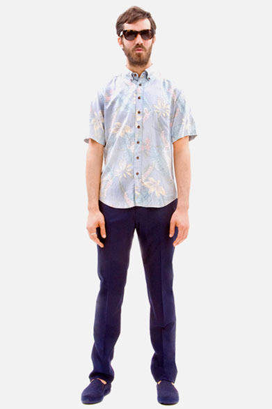 <strong>BEAUTY&YOUTH UNITED ARROWS</strong>　「Web LOOK BOOK “LOOKS” 2013 SUMMER」　シャツ1万6800円、パンツ1万4700円、サングラス8925円、靴6825円