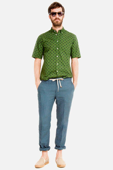 <strong>BEAUTY&YOUTH UNITED ARROWS</strong>　「Web LOOK BOOK “LOOKS” 2013 SUMMER」　シャツ8400円、パンツ1万500円、アイウェア8925円、靴6825円