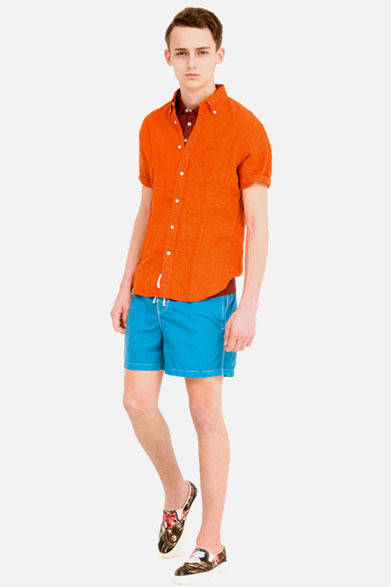 <strong>BEAUTY&YOUTH UNITED ARROWS</strong>　「Web LOOK BOOK “LOOKS” 2013 SUMMER」　シャツ1万500円、ポロシャツ1万1550円、ショーツ7980円、靴8190円