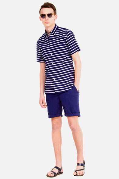 <strong>BEAUTY&YOUTH UNITED ARROWS</strong>　「Web LOOK BOOK “LOOKS” 2013 SUMMER」　シャツ1万500円、ショーツ9450円、サングラス1万6800円、サンダル1万3650円