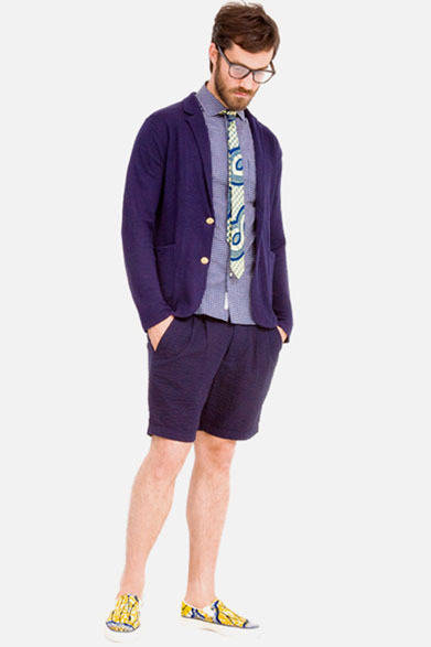 <strong>BEAUTY&YOUTH UNITED ARROWS</strong>　「Web LOOK BOOK “LOOKS” 2013 SUMMER」　ジャケット1万3650円、シャツ1万500円、ショーツ1万500円、アイウェア1万9950円、タイ7350円、靴1万290円