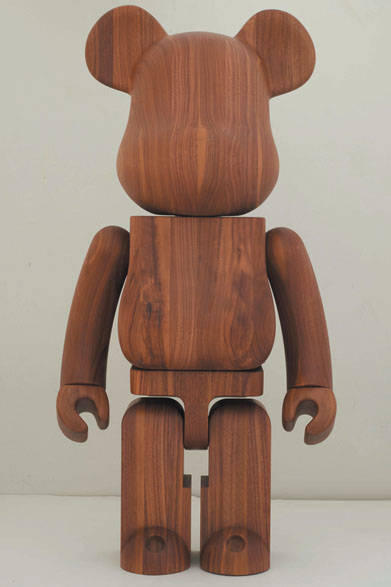 <strong>MEDICOM TOY｜メディコム・トイ</strong>　 MEDICOM TOY EXHIBITION ’13 開催記念商品　BE@RBRICK カリモク ウォールナット 1000％ 63万円（全高約700mm）※送料別2000円／オーダーメイドのため4カ月以上お時間をいただく場合のあることをあらかじめご了承ください
