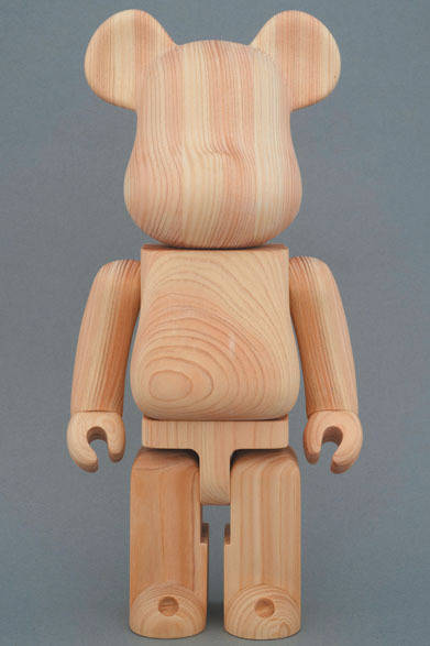 <strong>MEDICOM TOY｜メディコム・トイ</strong>　 MEDICOM TOY EXHIBITION ’13 開催記念商品　BE@RBRICK カリモク HINOKI CYPRESS 400％ 6万2790円（全高約280mm）